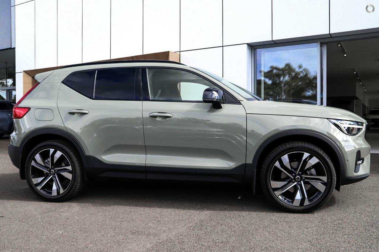 Volvo  XC40 Ultimate, B5 Mild Hybrid, Petrol, Dark