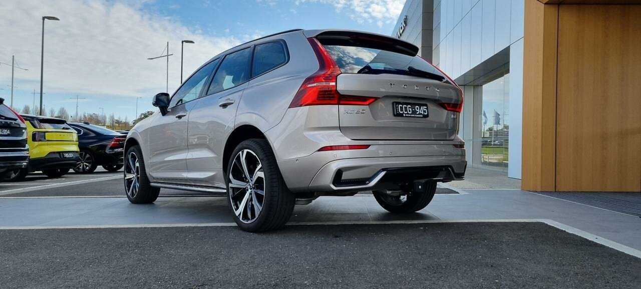 Volvo  UZ MY23 Ultimate B6 AWD Dark