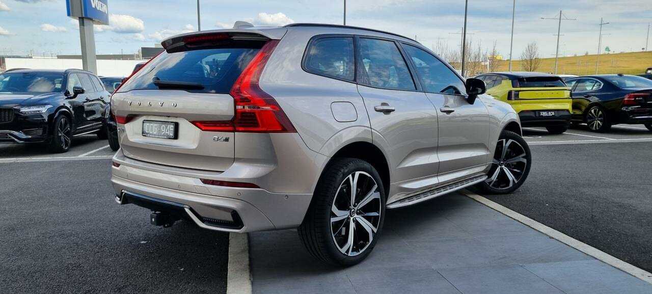 Volvo  UZ MY23 Ultimate B6 AWD Dark