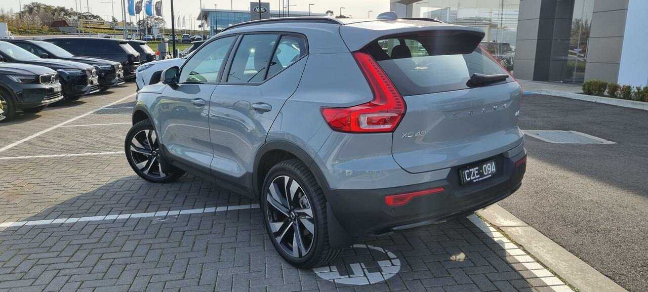 Volvo  XC40 Ultimate, B4 AWD Mild hybrid, Petrol, Dark