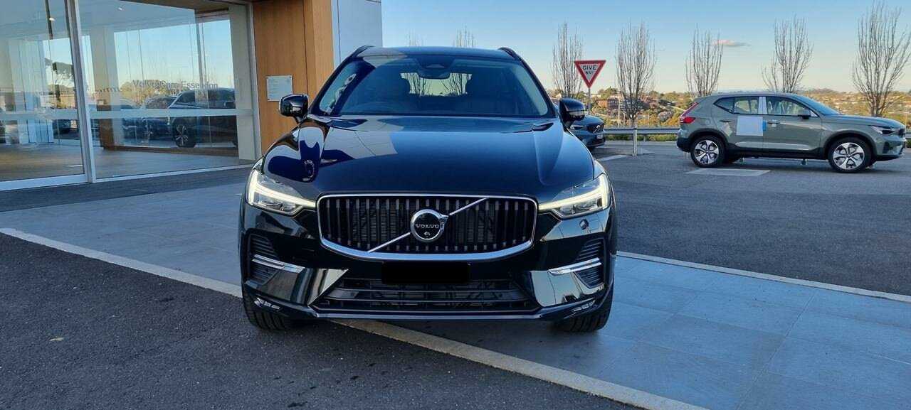 Volvo  UZ MY23 Plus B5 AWD