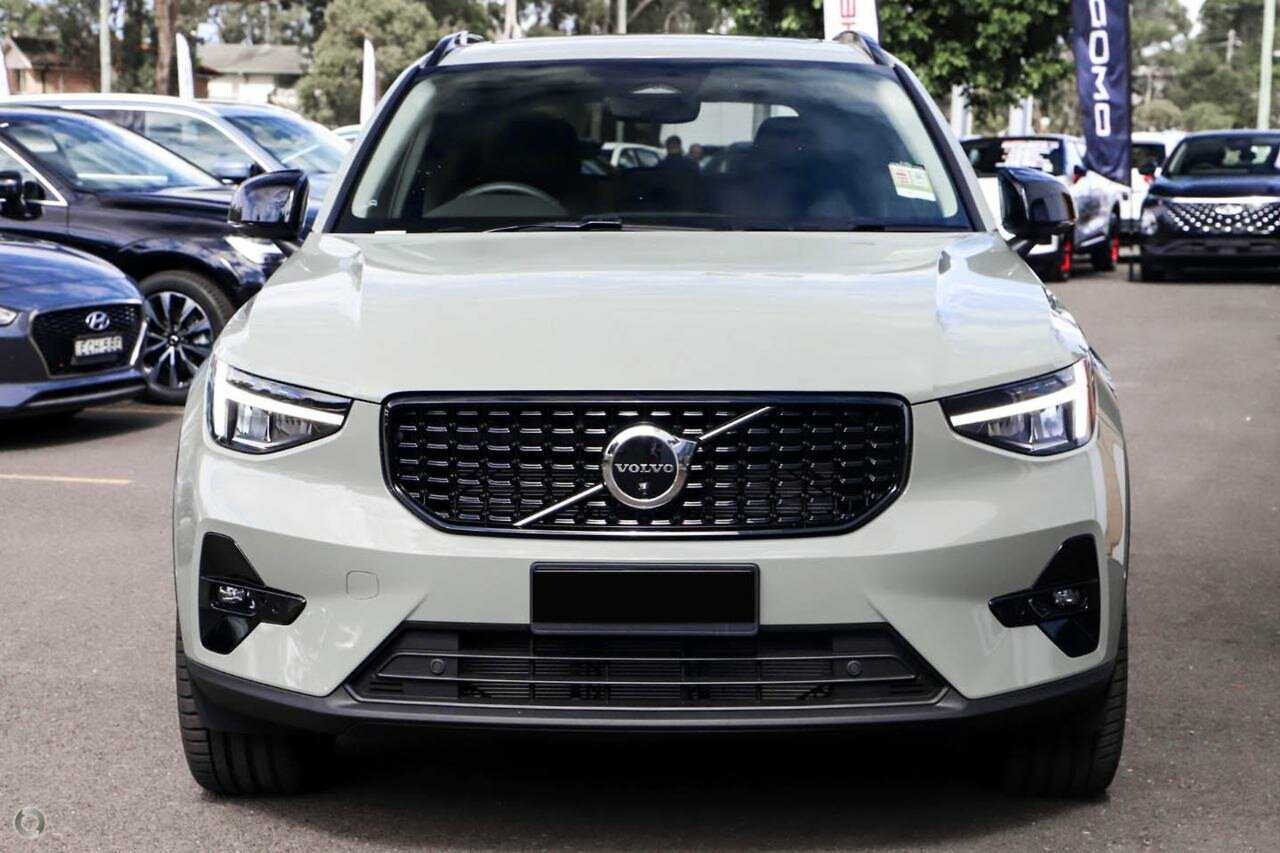 Volvo  XC40 Ultimate, B5 Mild Hybrid, Petrol, Dark