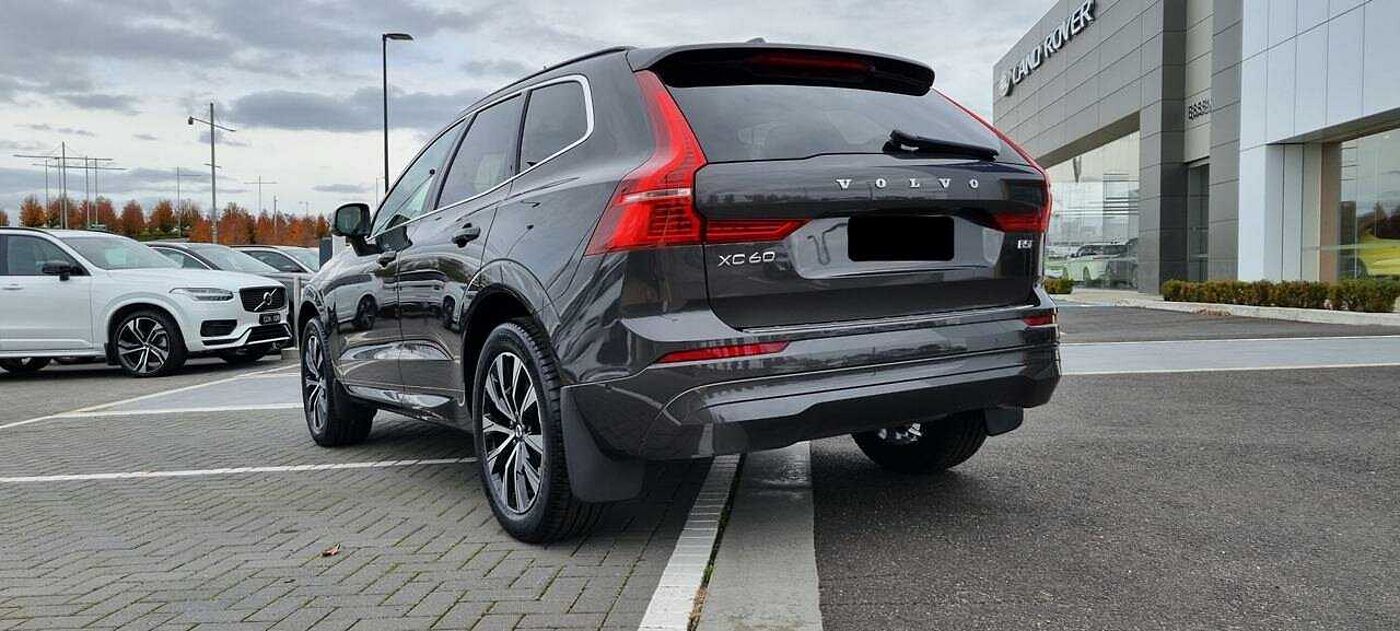 Volvo  UZ MY23 Plus B5 AWD